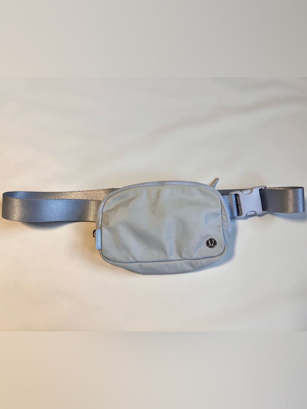 lululemon athletica Light Gray Men’s Belt Bag with Metallic Strap